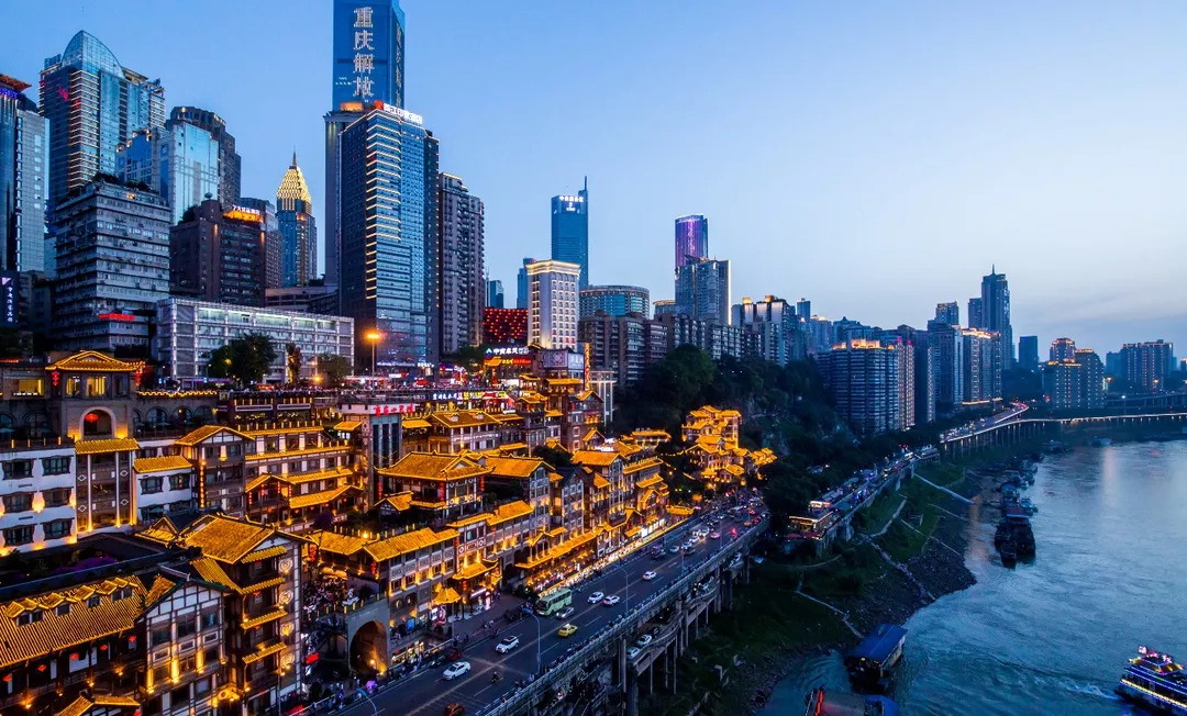 重庆，美食、友情与家的温馨日常故事